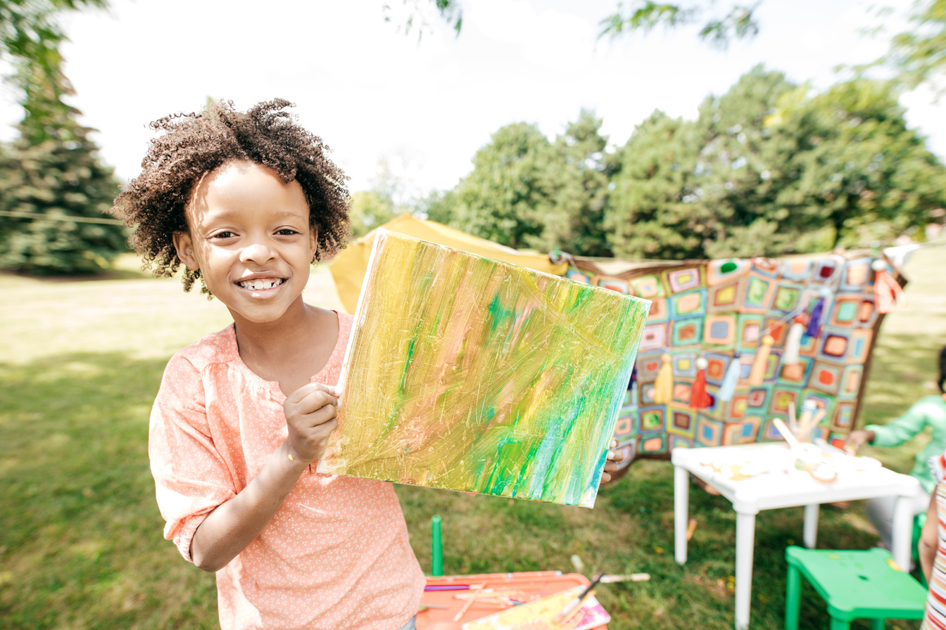 Outdoor art lesson for kids